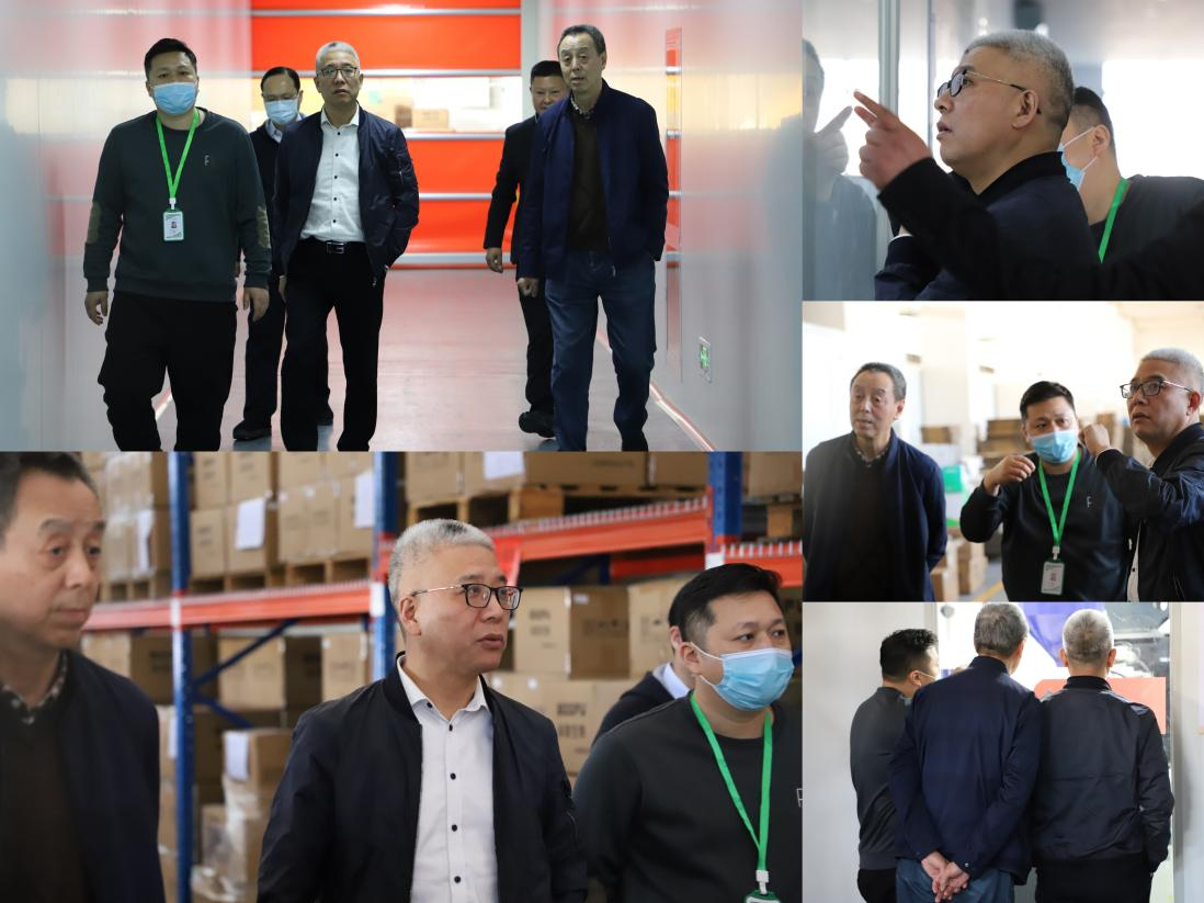 江蘇省藥包材協(xié)會(huì)、常州四藥以及相關(guān)領(lǐng)導(dǎo)一行蒞臨我司參觀(guān)調(diào)研